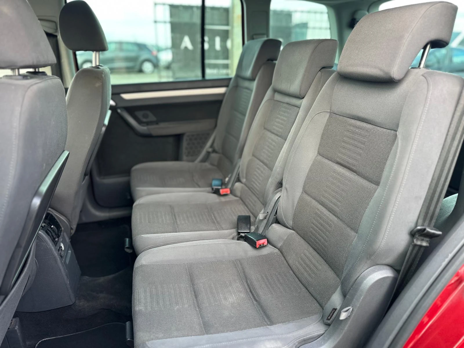 VW Touran / 2.0TDI / 6+ 1 /  - изображение 10