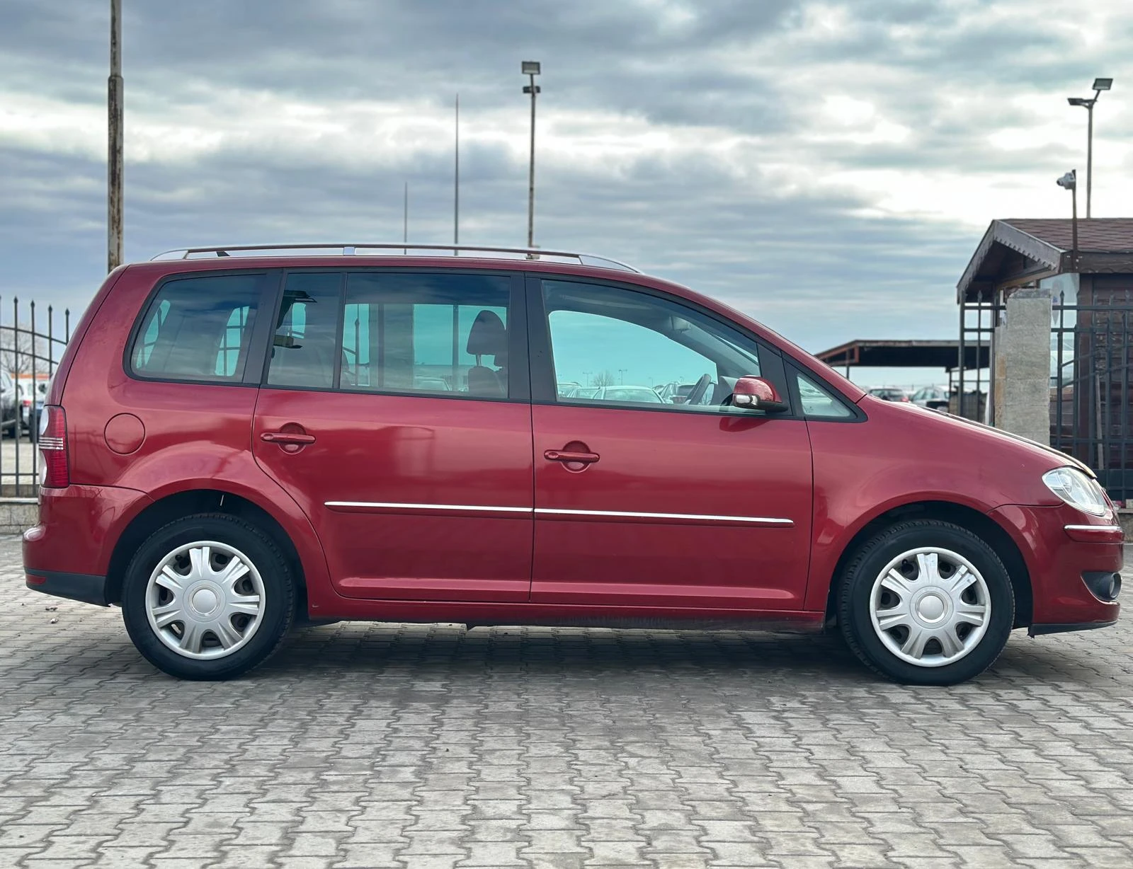 VW Touran / 2.0TDI / 6+ 1 /  - изображение 6