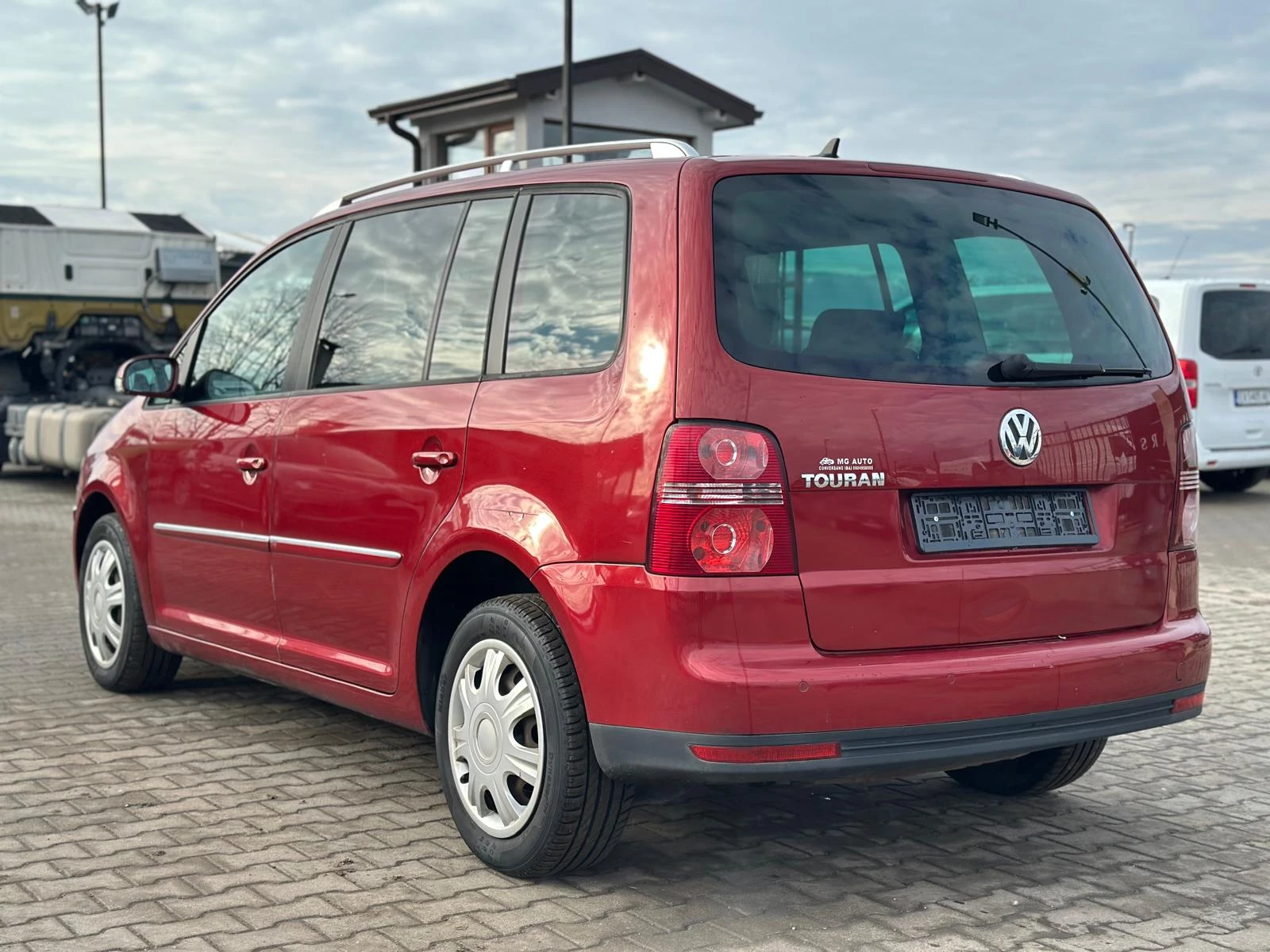 VW Touran / 2.0TDI / 6+ 1 /  - изображение 3