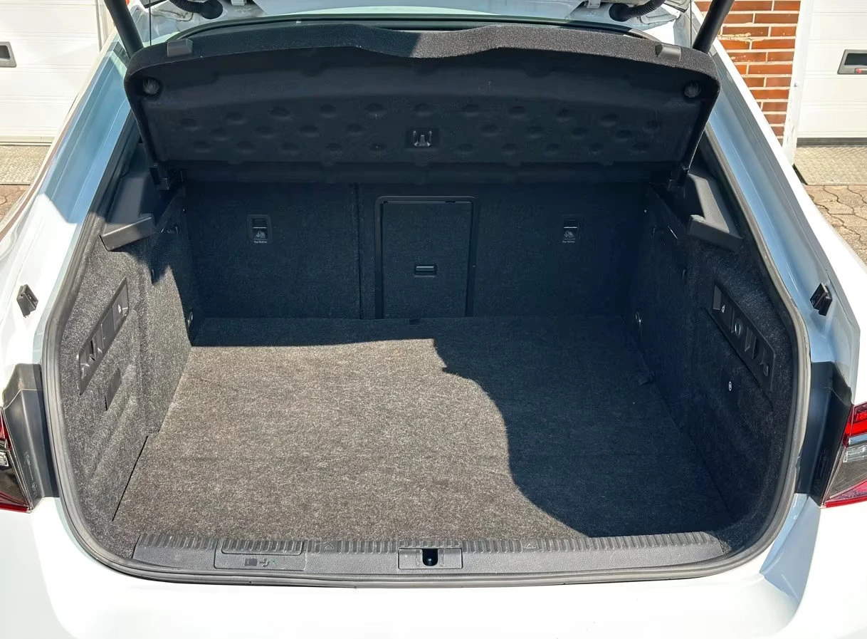 Skoda Superb Lim./iV/218HP/SPORT-LINE/CAM/MEMO/CANTON/LED/171q, снимка 15 - Автомобили и джипове - 54225988