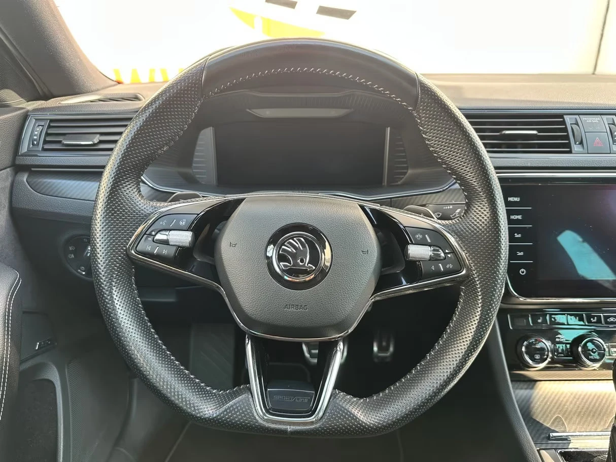 Skoda Superb Lim./iV/218HP/SPORT-LINE/CAM/MEMO/CANTON/LED/171q, снимка 8 - Автомобили и джипове - 54225988