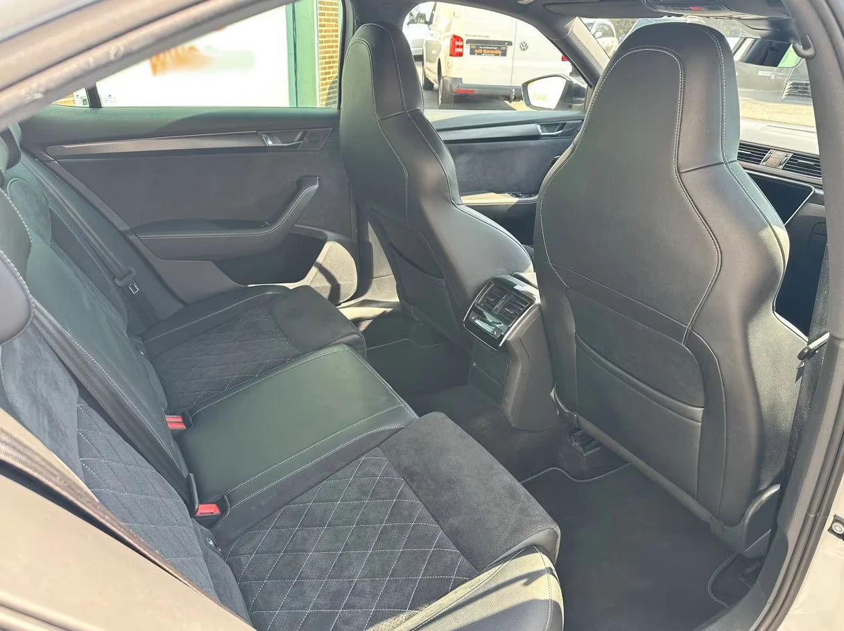 Skoda Superb Lim./iV/218HP/SPORT-LINE/CAM/MEMO/CANTON/LED/171q, снимка 14 - Автомобили и джипове - 54225988