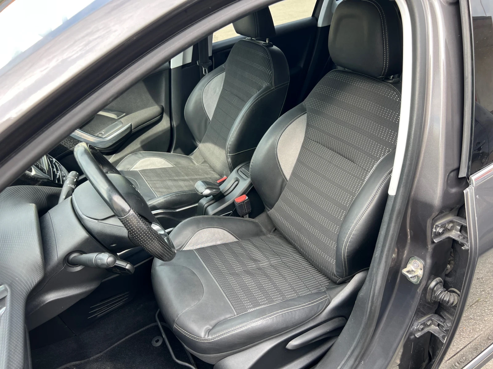 Peugeot 2008 1.6 HDI 92 КС.NAVIGATION , снимка 8 - Автомобили и джипове - 54611100