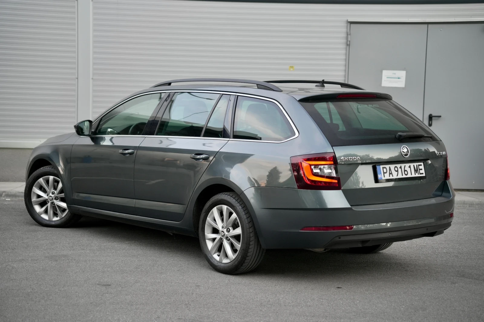 Skoda Octavia 1.5 TSI DSG * Подгрев* Keyless* Сервизна история, снимка 4 - Автомобили и джипове - 54763070