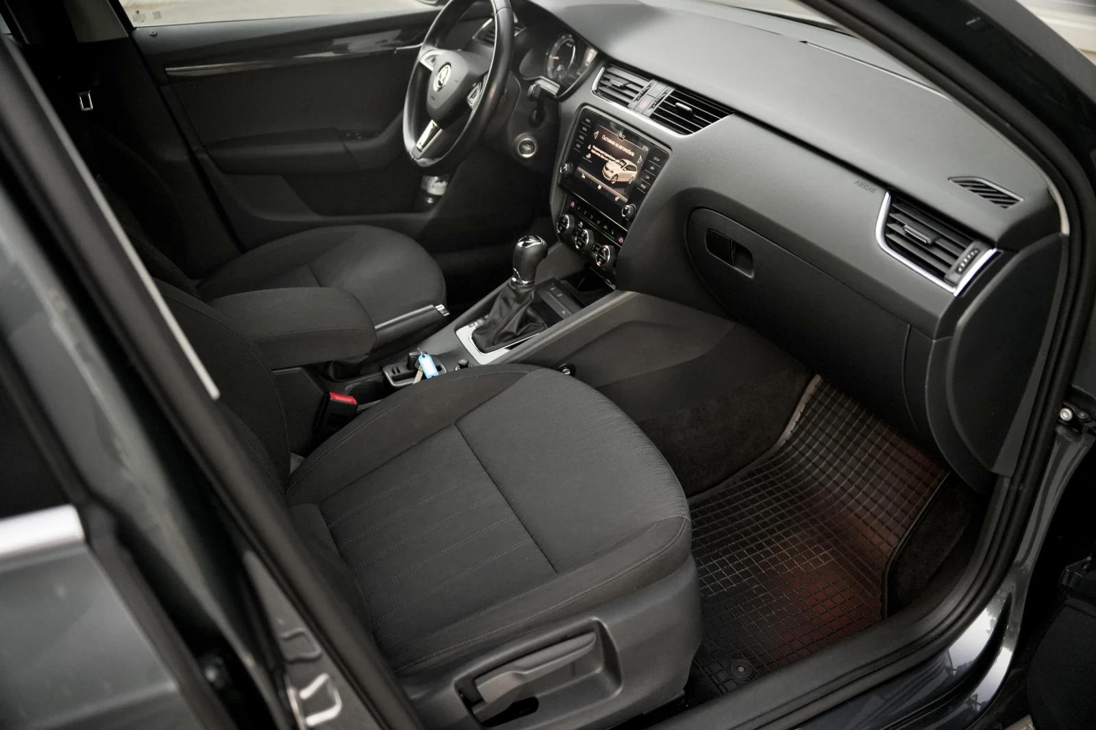 Skoda Octavia 1.5 TSI DSG * Подгрев* Keyless* Сервизна история, снимка 9 - Автомобили и джипове - 54763070