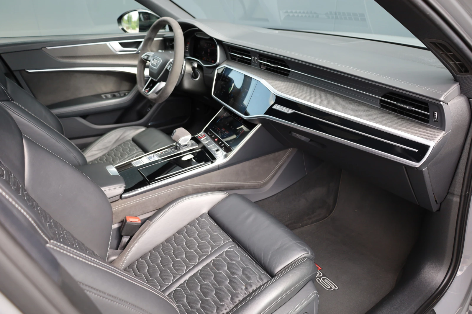 Audi Rs6 * CERAMIC* CARBON* LASER* PANO* B&O* 360* , снимка 15 - Автомобили и джипове - 54808194