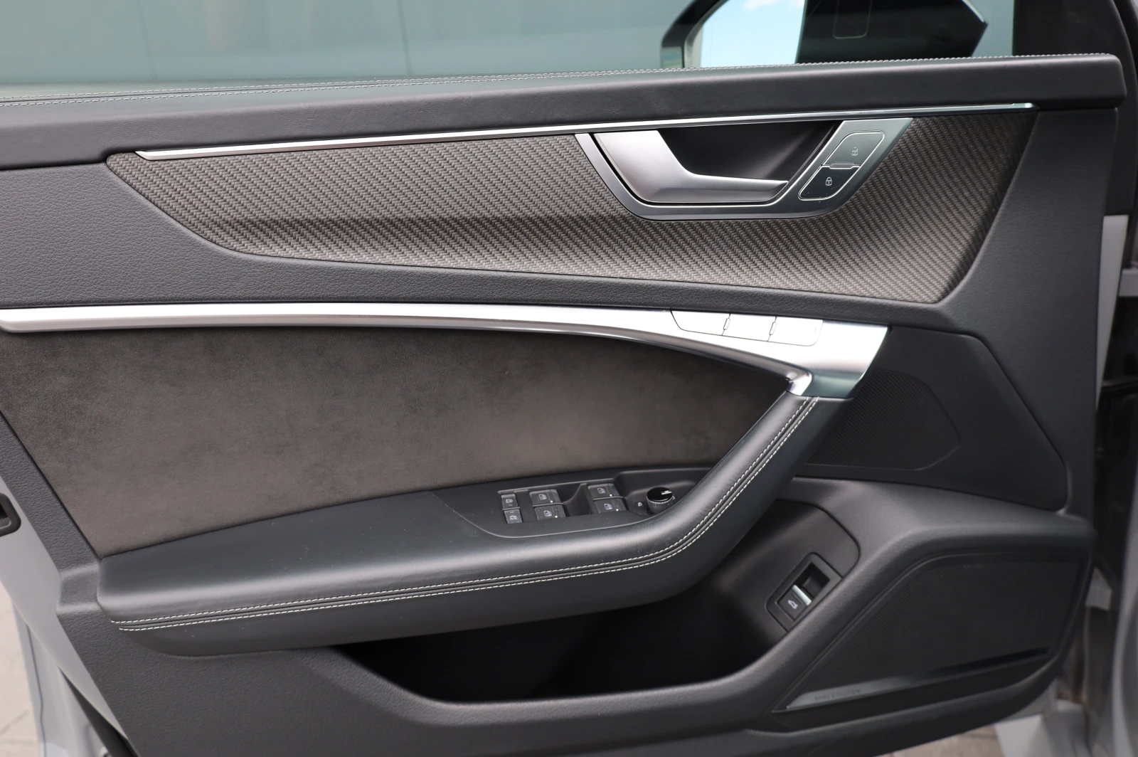 Audi Rs6 * CERAMIC* CARBON* LASER* PANO* B&O* 360* , снимка 14 - Автомобили и джипове - 54808194