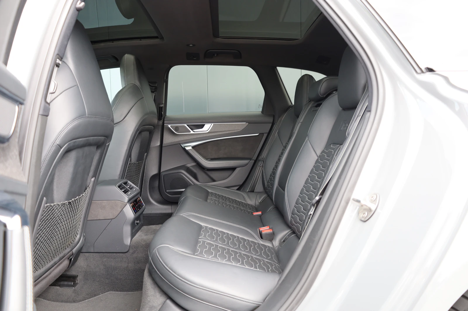 Audi Rs6 * CERAMIC* CARBON* LASER* PANO* B&O* 360* , снимка 16 - Автомобили и джипове - 54808194
