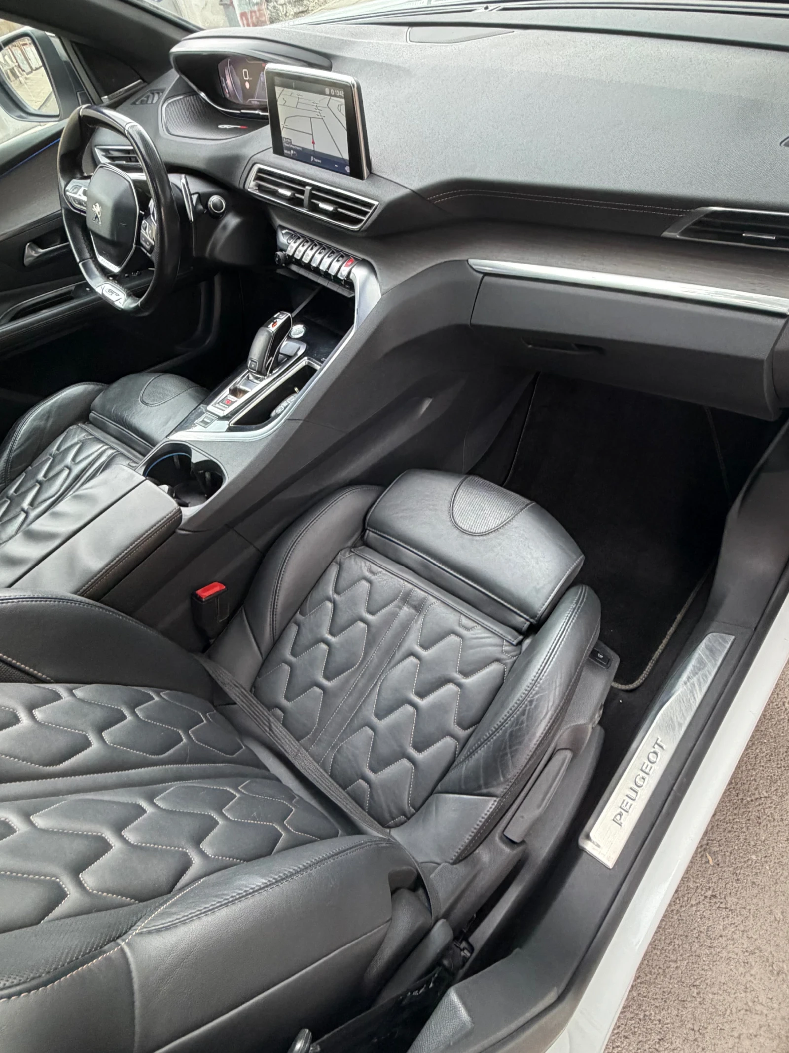 Peugeot 3008 2.0 HDI 180 к.с GT- Line- 360 камери, масаж , снимка 6 - Автомобили и джипове - 56322756