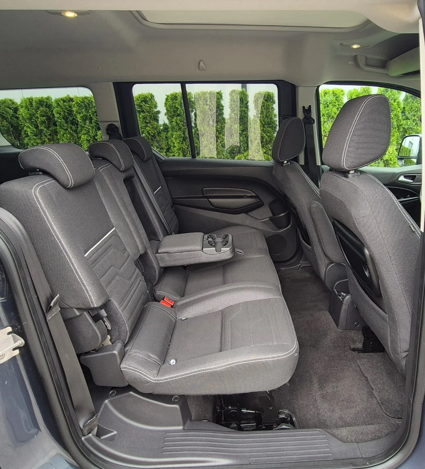Ford Tourneo Connect 1.6 Avtomatic, снимка 14 - Автомобили и джипове - 55878349