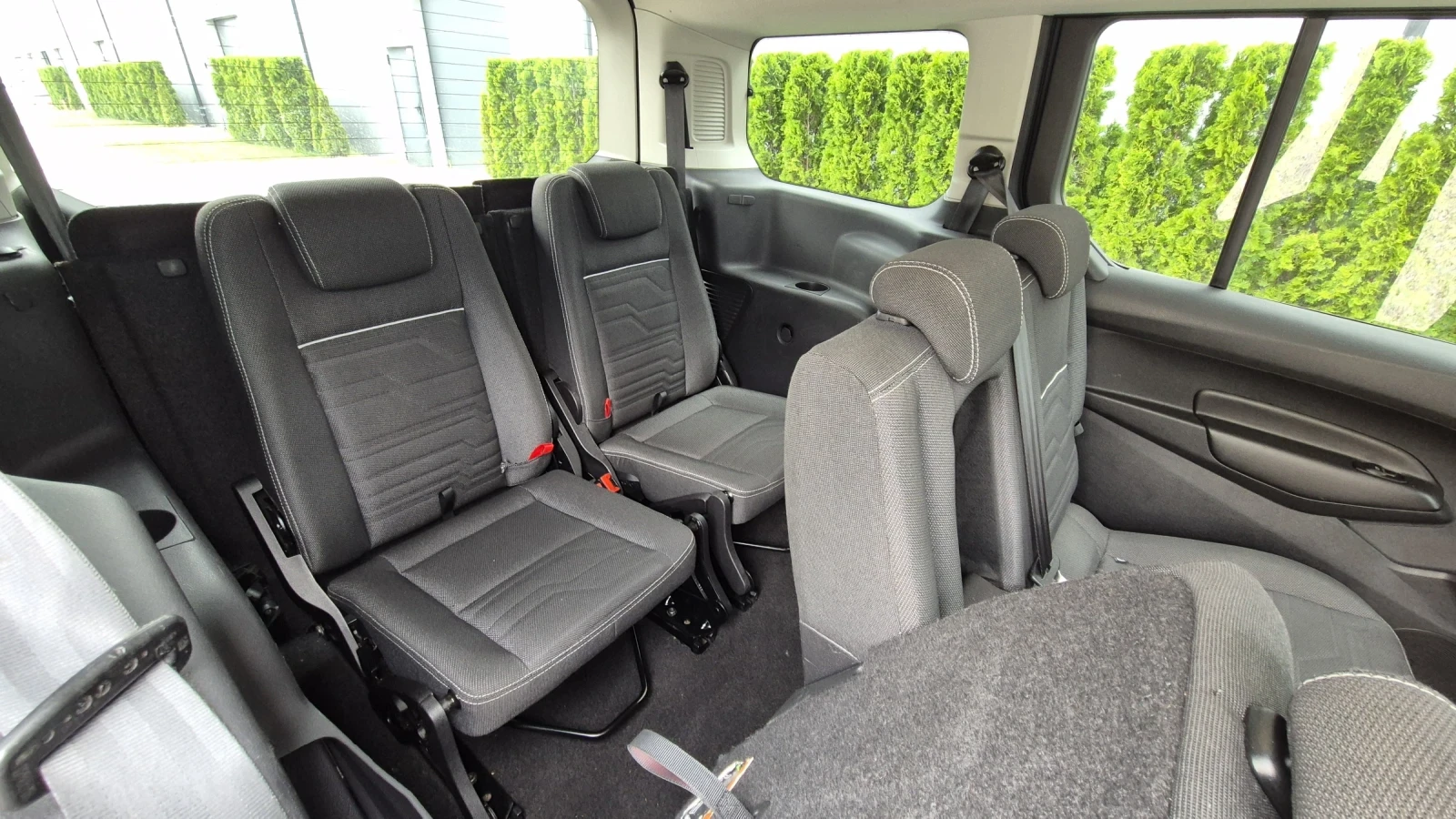 Ford Tourneo Connect 1.6 Avtomatic, снимка 17 - Автомобили и джипове - 55878349