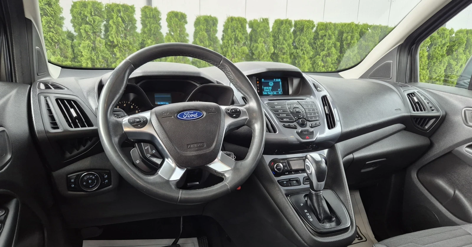 Ford Tourneo Connect 1.6 Avtomatic, снимка 10 - Автомобили и джипове - 55878349