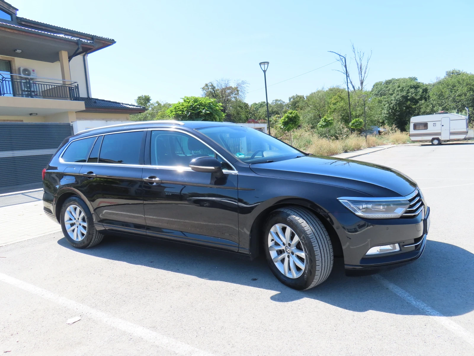 VW Passat B8 2.0 TDI DSG / DIGITAL / ACC / CAMERA / PARK ASS, снимка 3 - Автомобили и джипове - 55902065