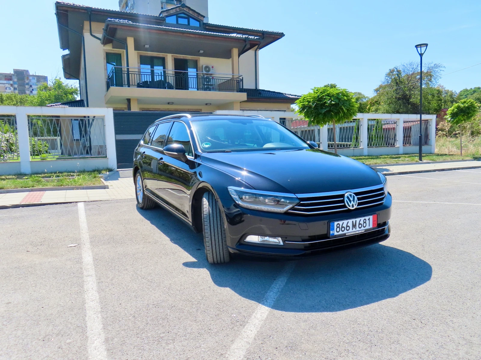 VW Passat B8 2.0 TDI DSG / DIGITAL / ACC / CAMERA / PARK ASS, снимка 2 - Автомобили и джипове - 55902065
