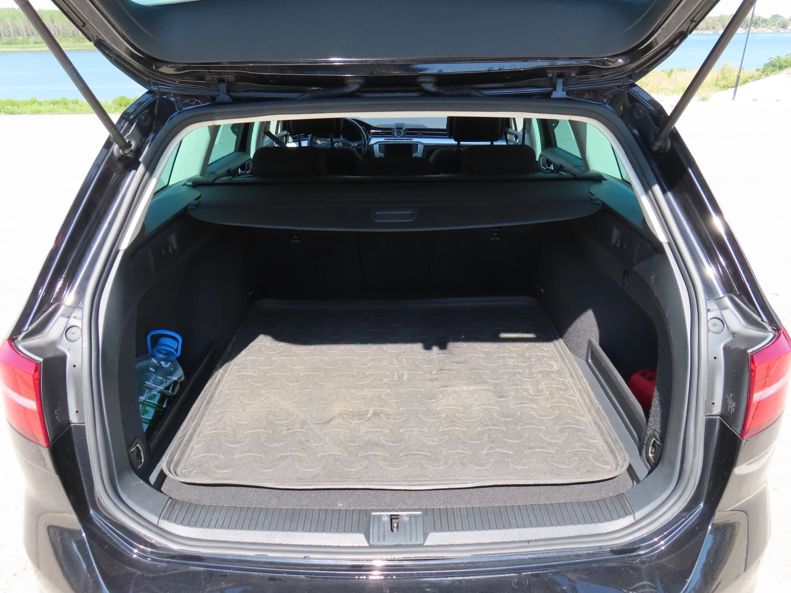 VW Passat B8 2.0 TDI DSG / DIGITAL / ACC / CAMERA / PARK ASS, снимка 11 - Автомобили и джипове - 55902065