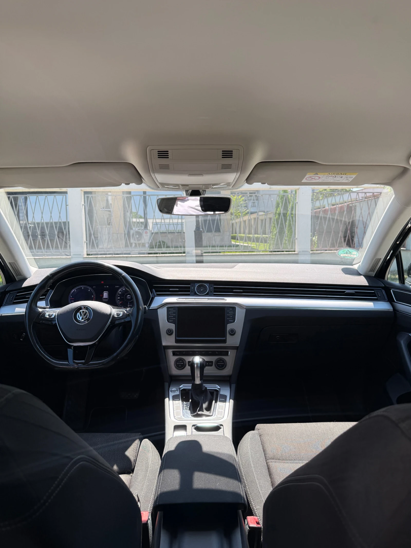 VW Passat B8 2.0 TDI DSG / DIGITAL / ACC / CAMERA / PARK ASS, снимка 6 - Автомобили и джипове - 55902065