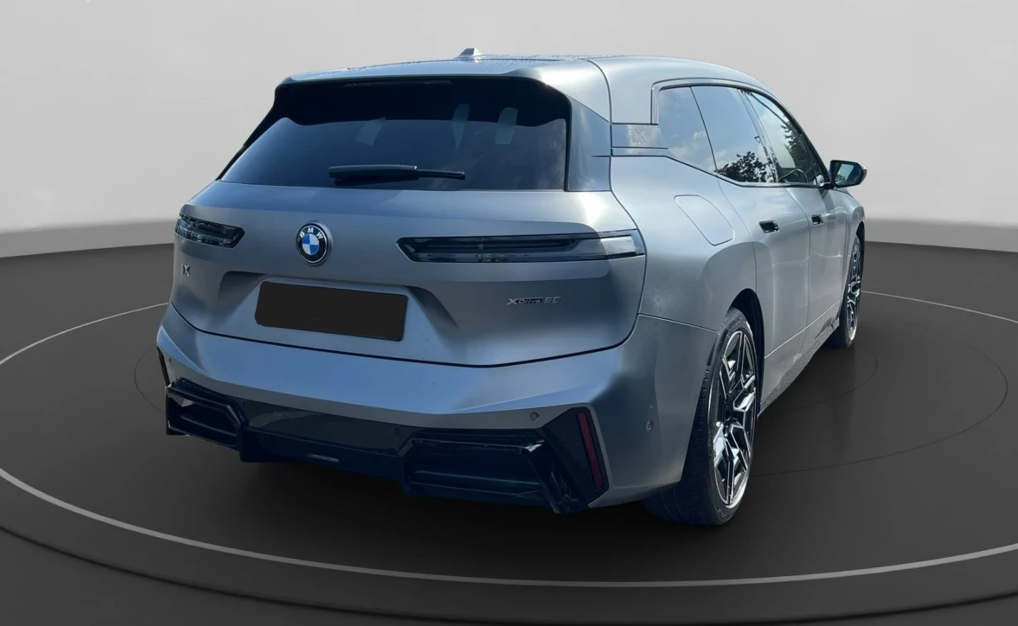 BMW iX xDrive60* M-Sport Pro* H/K, снимка 4 - Автомобили и джипове - 56041012