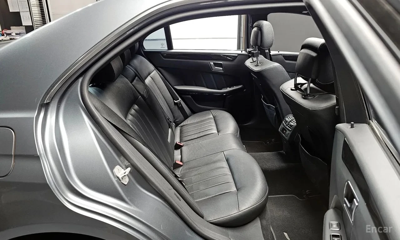 Mercedes-Benz E 350 АМГ ПАКЕТ/BlueTec 4MATIC/360/ОБДУХ/, снимка 11 - Автомобили и джипове - 56155939