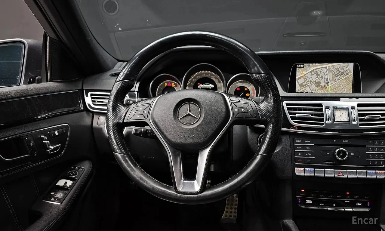 Mercedes-Benz E 350 АМГ ПАКЕТ/BlueTec 4MATIC/360/ОБДУХ/, снимка 13 - Автомобили и джипове - 56155939