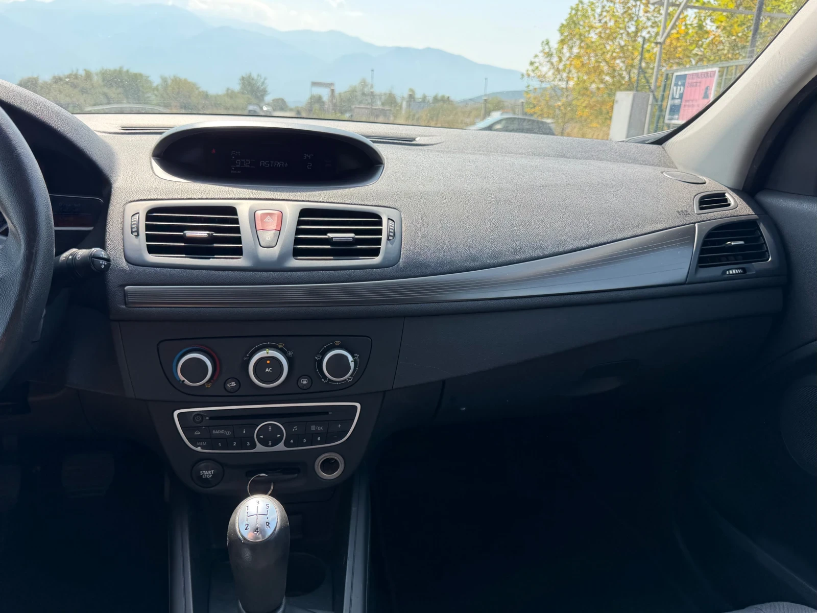 Renault Megane 1.5DCI, снимка 13 - Автомобили и джипове - 56355597