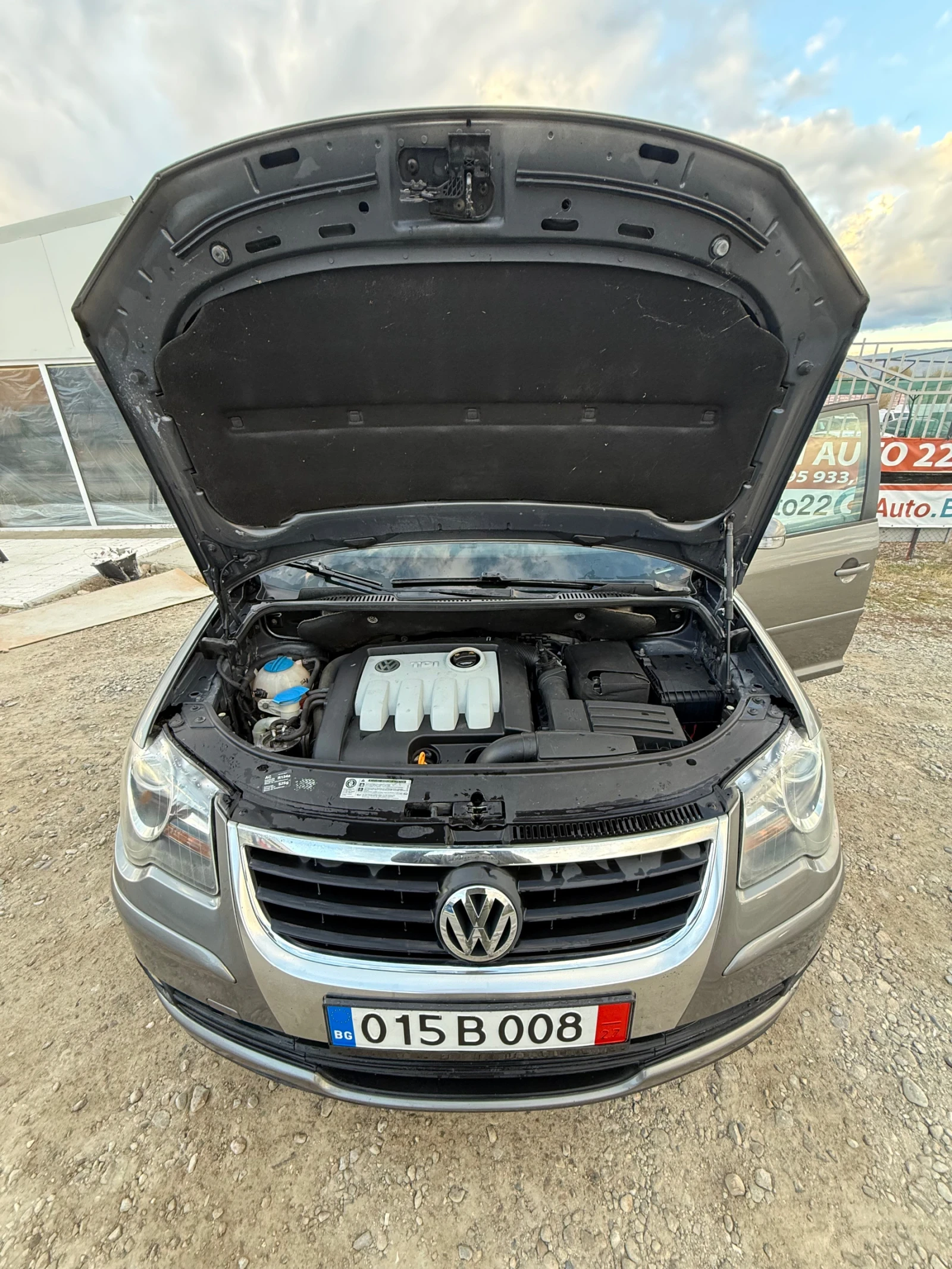 VW Touran 1.9TDI* 6ск.* ЛИЗИНГ, снимка 16 - Автомобили и джипове - 56726422
