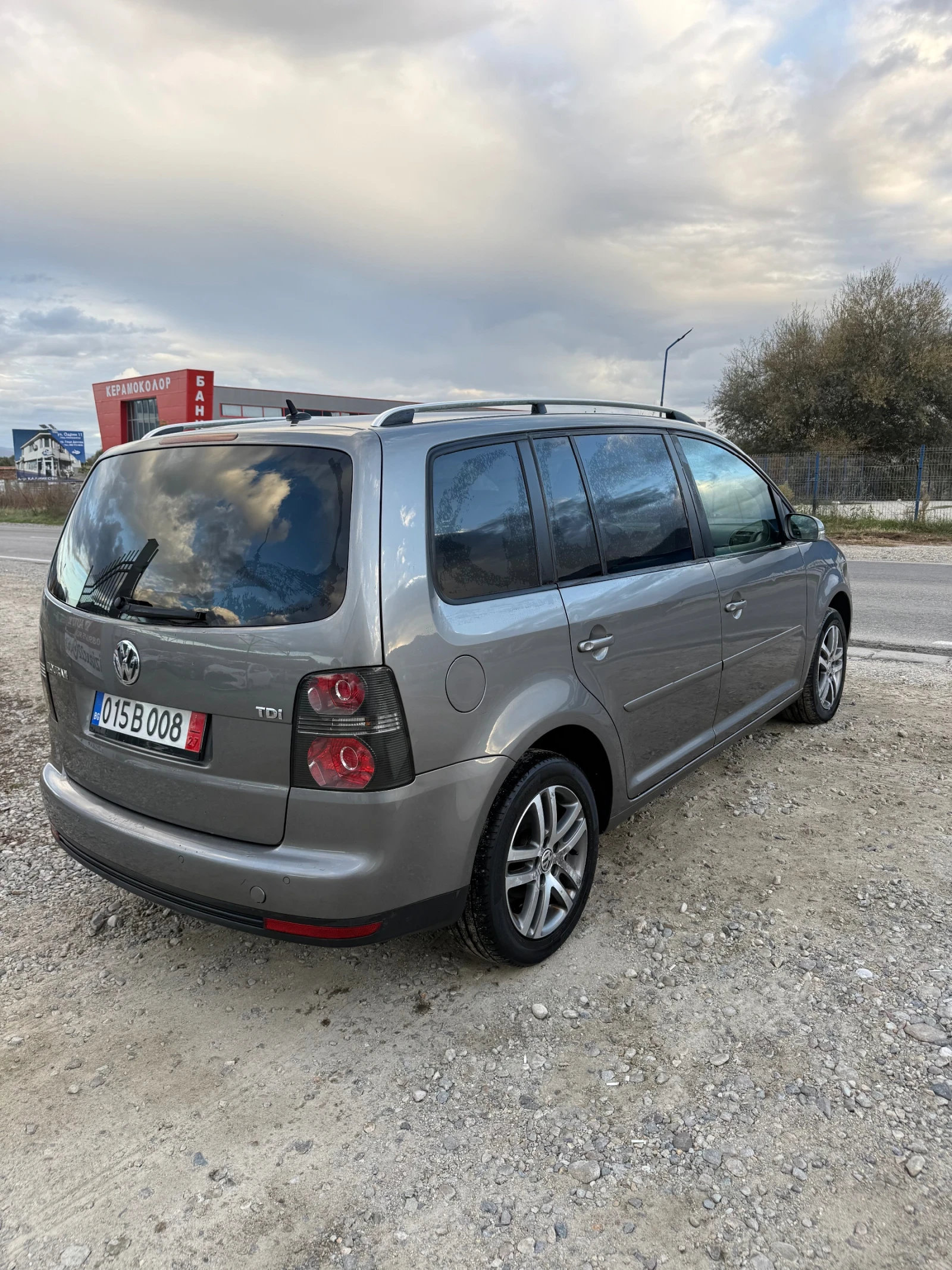 VW Touran 1.9TDI* 6ск.* ЛИЗИНГ, снимка 4 - Автомобили и джипове - 56726422