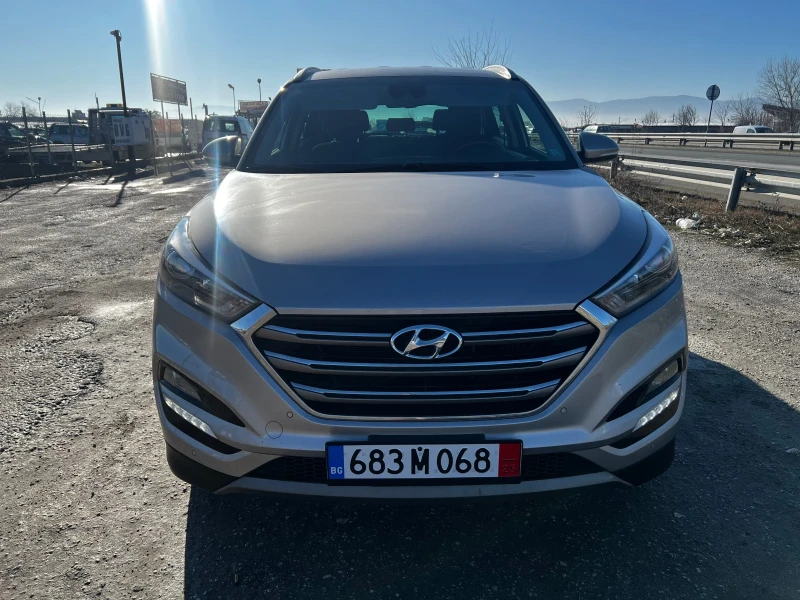 Hyundai Tucson 1.7 топ състояние , снимка 2 - Автомобили и джипове - 48726073