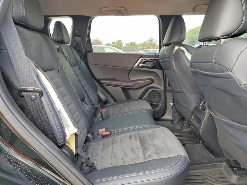 Mitsubishi Outlander 2.5L 4 Front-wheel Drive, снимка 11 - Автомобили и джипове - 53713631