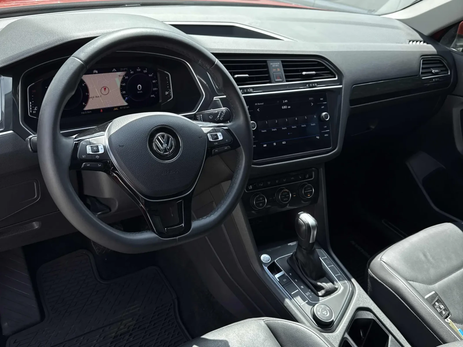 VW Tiguan Highline 6+ 1 (Carfax) - изображение 6