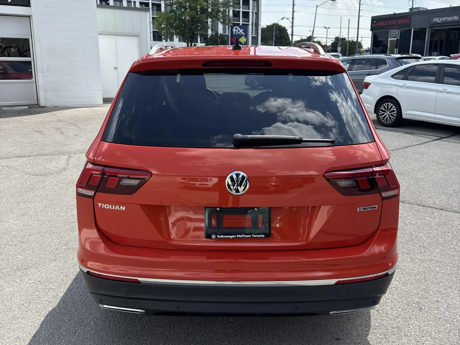 VW Tiguan Highline 6+ 1 (Carfax) - изображение 4