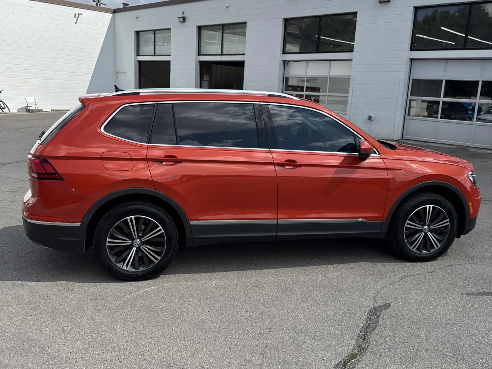 VW Tiguan Highline 6+ 1 (Carfax) - изображение 3