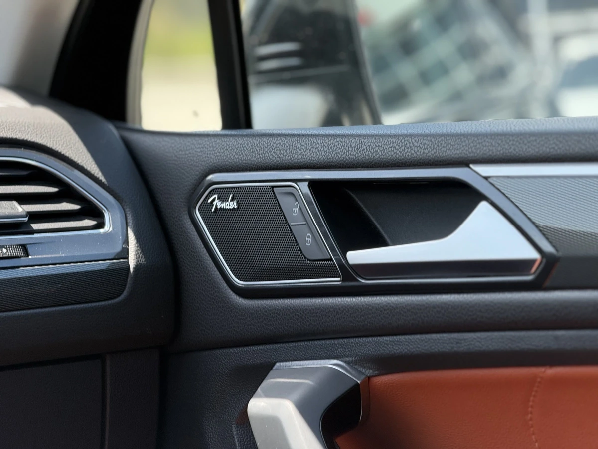 VW Tiguan 2.0 TSI 4Motion / HIGHLINE / PANO / FENDER - изображение 10
