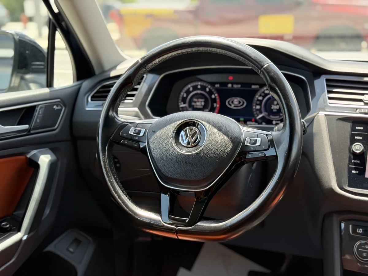 VW Tiguan 2.0 TSI 4Motion / HIGHLINE / PANO / FENDER - изображение 6