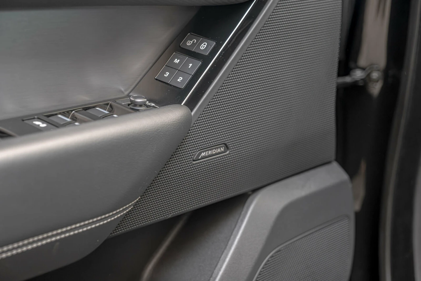 Land Rover Range Rover Velar R-Dynamic S/Meridian/Virtual/Камера/Пътни ленти - изображение 8