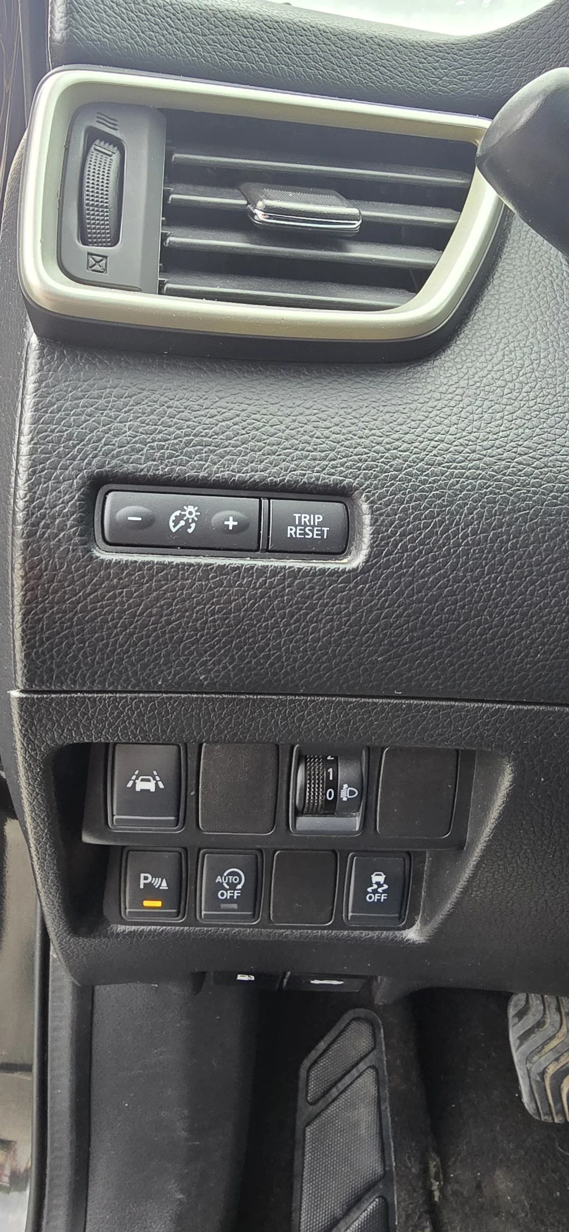 Nissan Qashqai 1.5 DCI , снимка 15 - Автомобили и джипове - 54066252