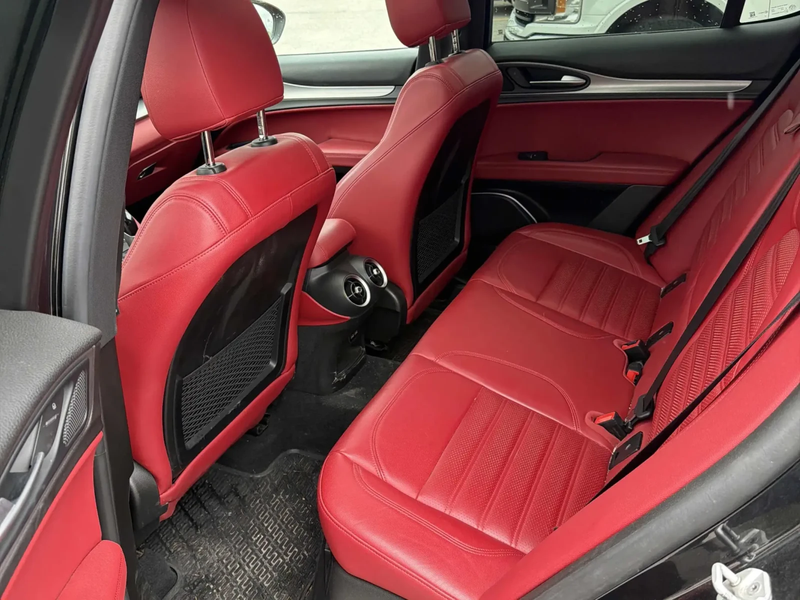 Alfa Romeo Stelvio Ti Sport * CARFAX * АВТО КРЕДИТ * , снимка 9 - Автомобили и джипове - 55053813