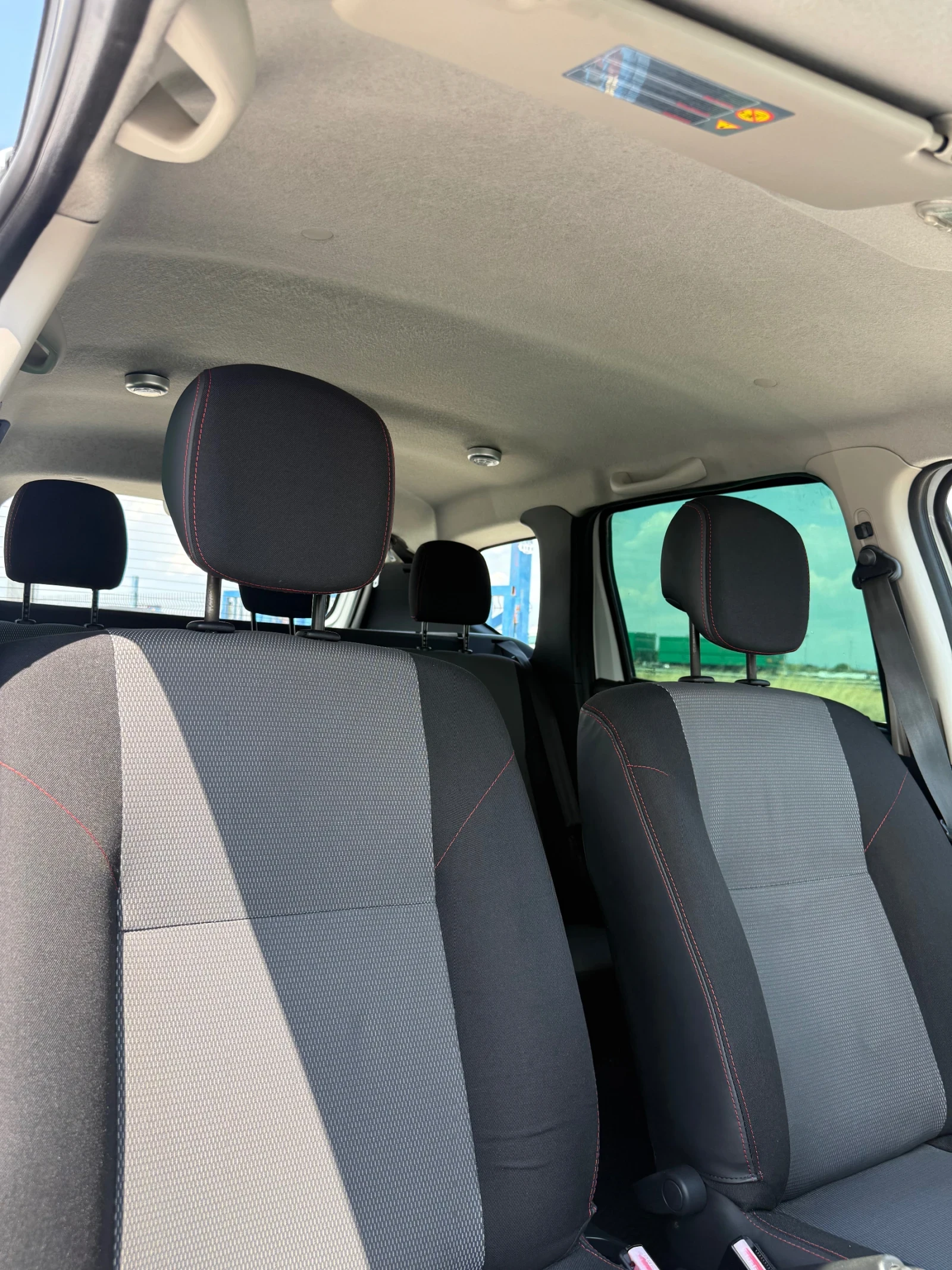 Dacia Duster 1.6 GPL, снимка 12 - Автомобили и джипове - 55317972