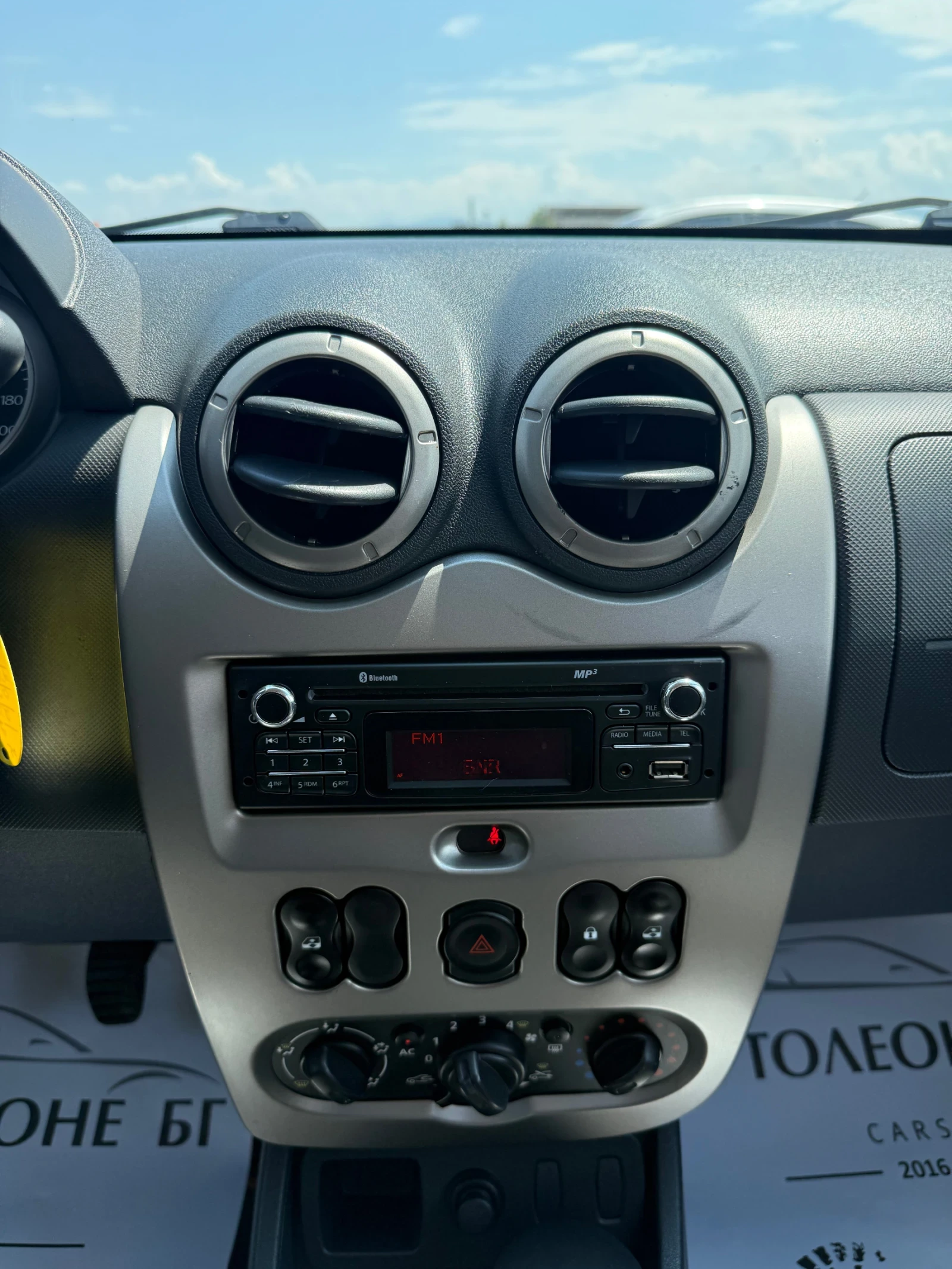 Dacia Duster 1.6 GPL, снимка 11 - Автомобили и джипове - 55317972