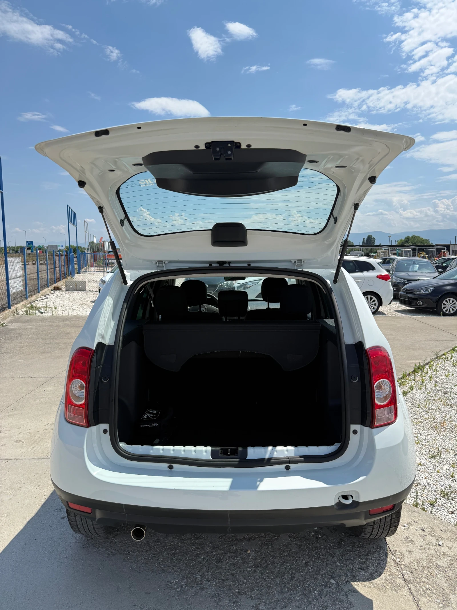 Dacia Duster 1.6 GPL, снимка 15 - Автомобили и джипове - 55317972