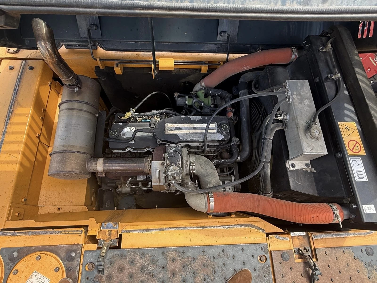 Багер Hyundai ROBEX 220 LC-9A ЛИЗИНГ, снимка 4 - Индустриална техника - 55540028