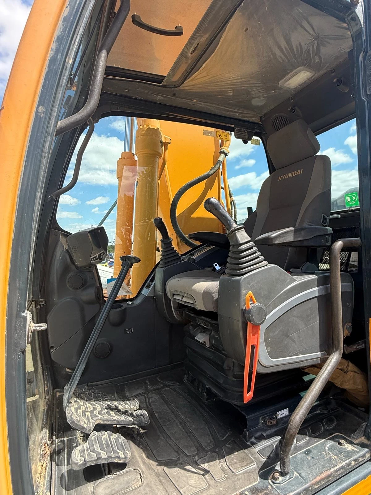 Багер Hyundai ROBEX 220 LC-9A ЛИЗИНГ, снимка 6 - Индустриална техника - 55540028