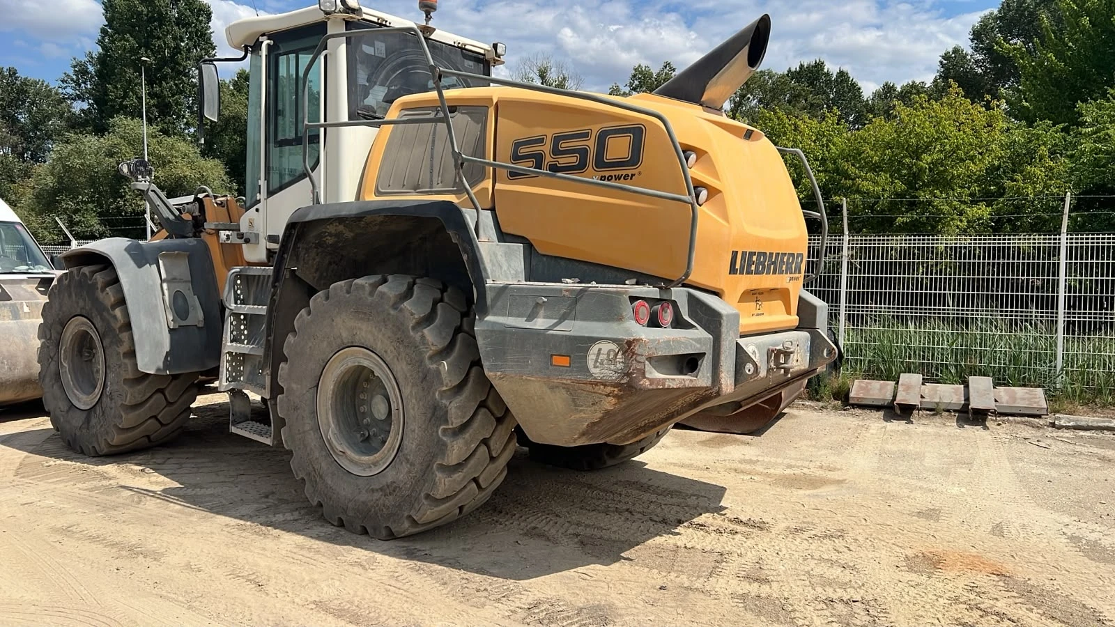 Челен товарач Liebherr L 550 X POWER ЛИЗИНГ, снимка 4 - Индустриална техника - 55555964