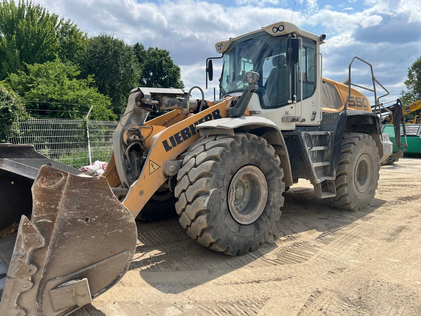 Челен товарач Liebherr L 550 X POWER ЛИЗИНГ