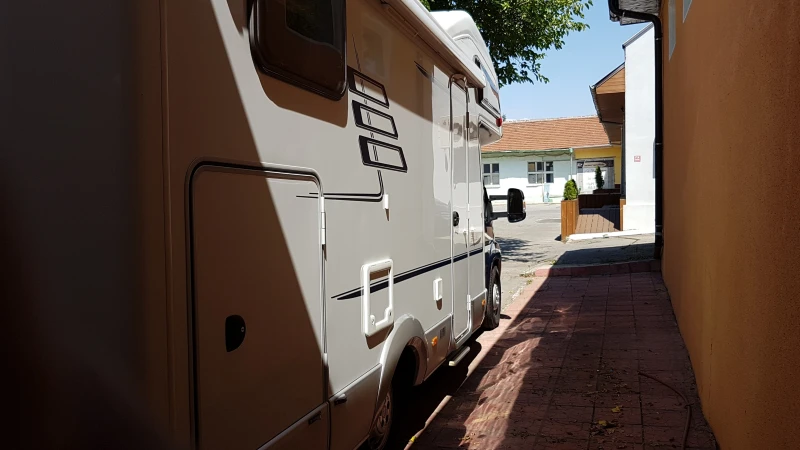 Кемпер HYMER / ERIBA C614, снимка 13 - Каравани и кемпери - 52537037