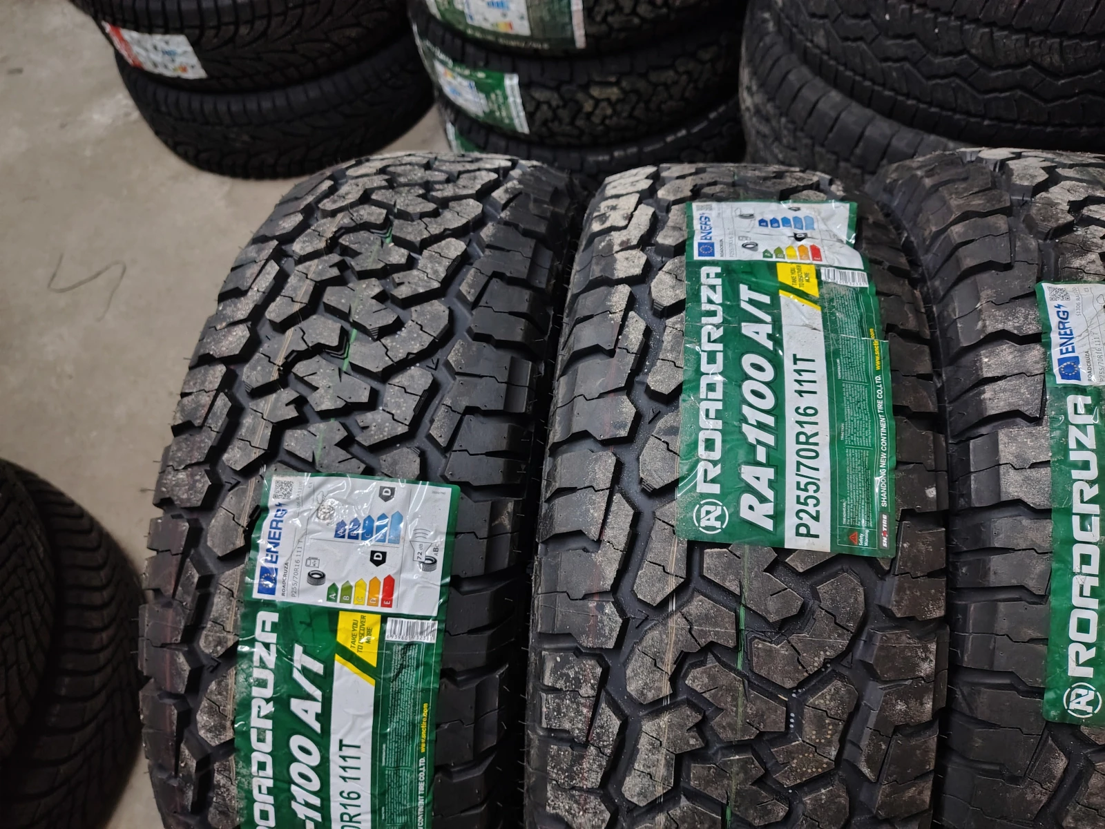 Гуми Всесезонни 255/70R16, снимка 2 - Гуми и джанти - 54094856
