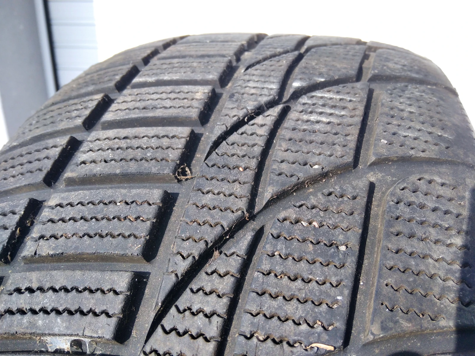 Гуми Зимни 225/55R16, снимка 2 - Гуми и джанти - 56258843