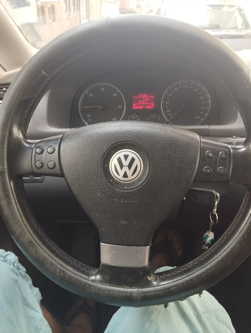 VW Touran, снимка 12 - Автомобили и джипове - 47324285