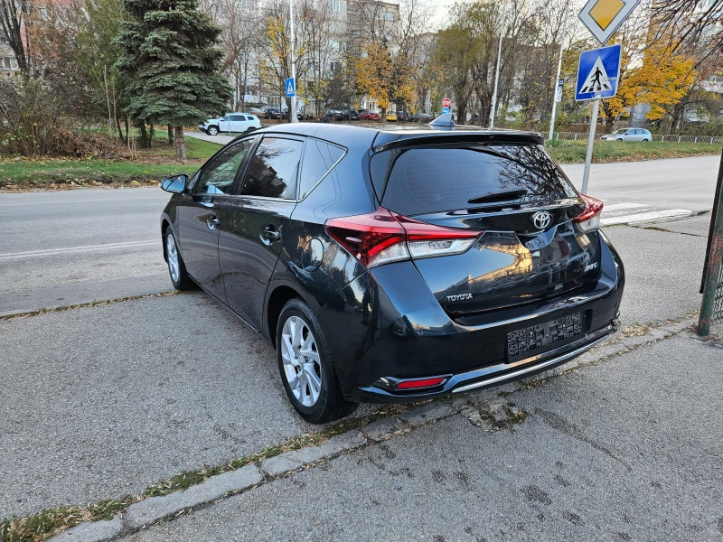 Toyota Auris 1.4 90kc Нави, снимка 2 - Автомобили и джипове - 48117425