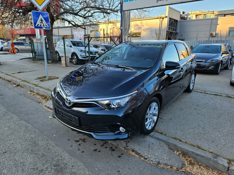 Toyota Auris 1.4 90kc Нави, снимка 1 - Автомобили и джипове - 48117425