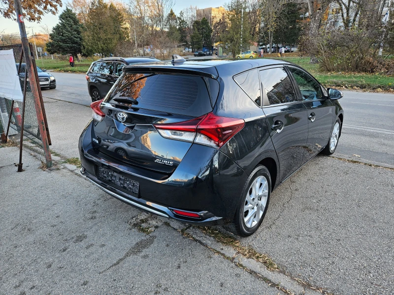 Toyota Auris 1.4 90kc Нави, снимка 5 - Автомобили и джипове - 48117425